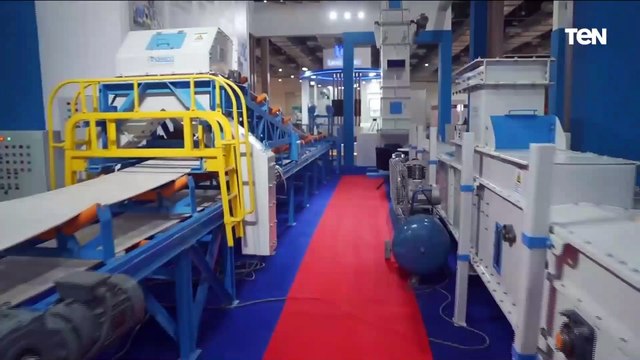 الرئيس السيسي يجري حوار مع طلبة المدارس التكنولوجيا التطبيقية خلال تفقده المعرض الدولي للصناعة