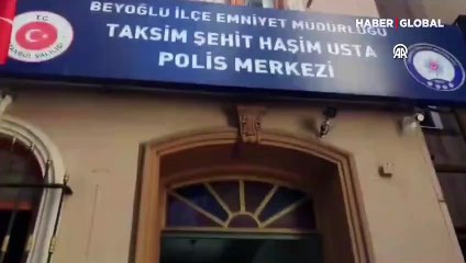 İstiklal Caddesi'nde bayrakları yere atıp üstüne basan kişi yakalandı