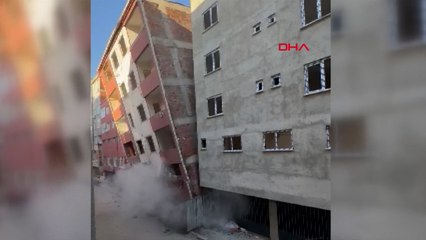 Güngören'de bir bina yıkım sırasında çöktü