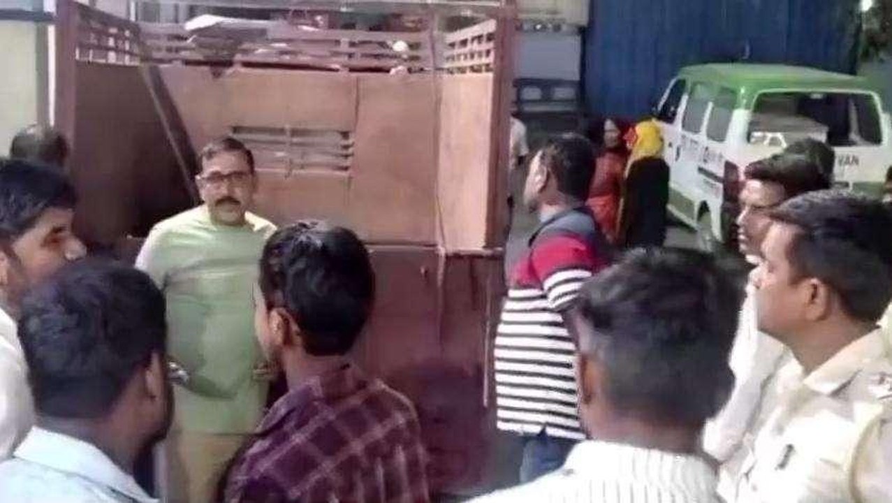 BREAKING: ट्रेन से गिरकर कॉलेज की छात्रा की हुई मौत, परिजनों में मची चीख पुकार