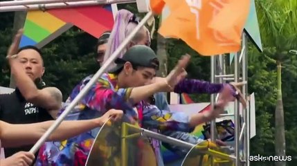 Il Pride a Taipei: decine di migliaia sfilano per la parata LGBT+