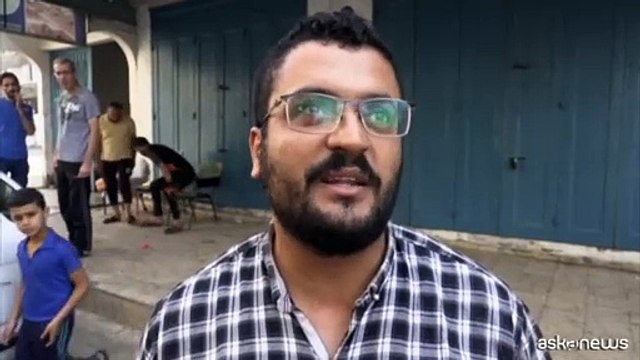In fila per l'acqua e il pane a Gaza: ma noi di qui non andiamo via
