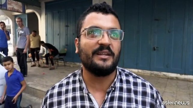 In fila per l'acqua e il pane a Gaza: ma noi di qui non andiamo via