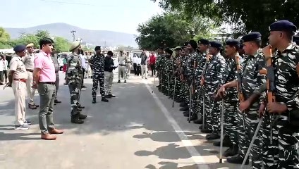 मध्यप्रदेश सीमा पर पालीघाट पुलिस एवं आबकारी चैक पोस्ट पर पहुंचे आईजी..मतदाताओं को किया जागरुक