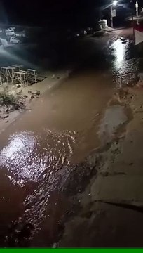 JAIPUR CITY-अंबाबाड़ी में पानी की 10 इंच की लाइन टूटी,आधा घंटे में सडकें इस तरह बन गई दरियां,,,देखें इस 18 सैकंड के विडियो में
