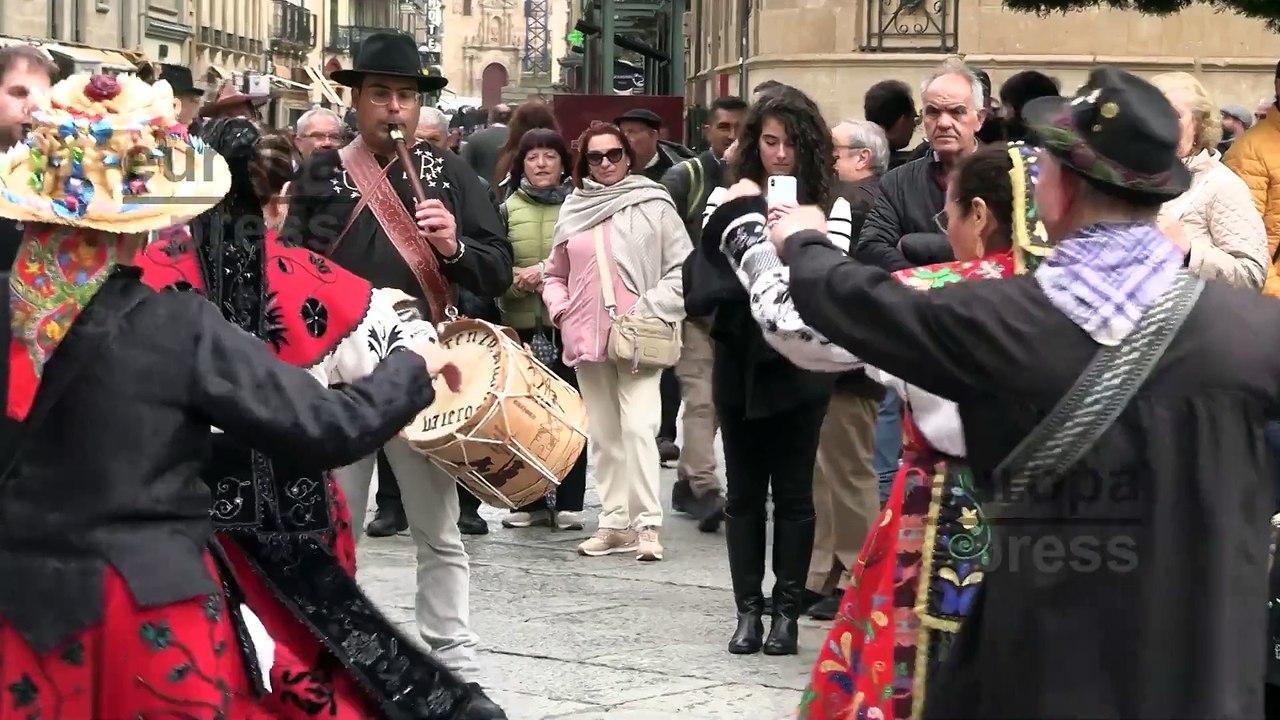 'El Mariquelo' toca su popular charrada desde la Catedral de Salamanca por los enfermos de ELA y Parkinson