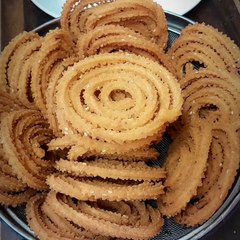 जगातील सर्वात सोपीपद्धत  बटर चकली | Butter Chakali | चकली शेवटचा तुकडा संपेपर्यंत कुरकुरीत राहणार