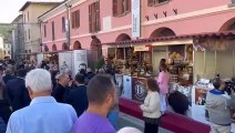 Giorgia Meloni ad Acqualagna per la fiera del tartufo: il video