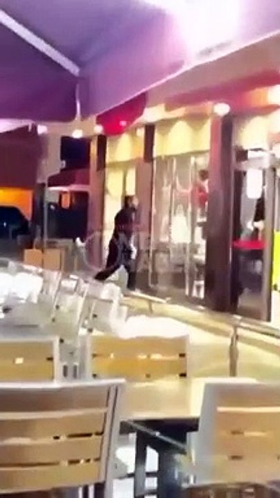 Mersin'de 'İsrail öfkesi': McDonalds'ın camlarını indirdi