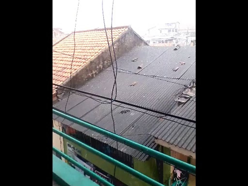 Hujan Es di Bandung