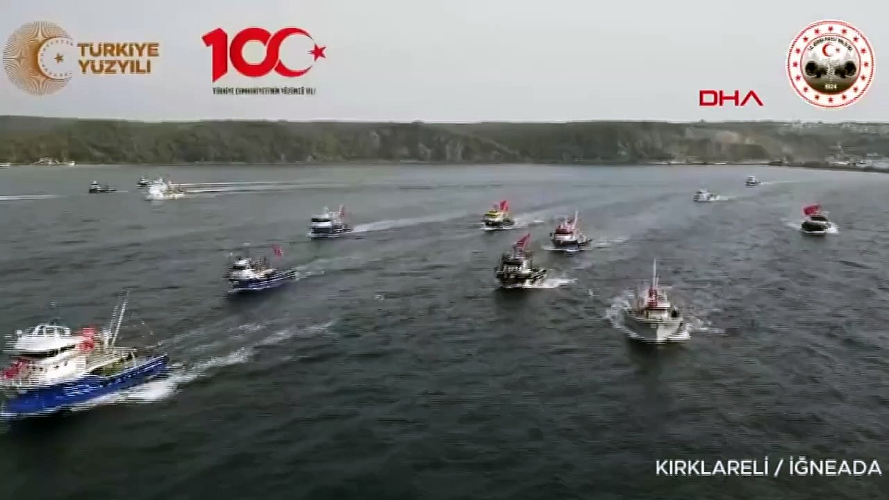 '100E ANNIVERSAIRE AVEC LE CROISSANT ET L'ÉTOILE' CHORÉGRAPHIE DES PÊCHEURS AVEC LEURS BATEAUX À KIRKLARELI