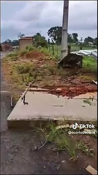 Vídeo: Tornado assusta moradores de cidade do Paraná; vento tombou caminhão