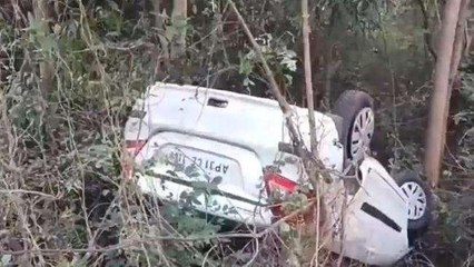 విశాఖ జిల్లా: గాజువాకలో కారు బోల్తా