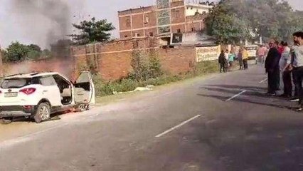 जौनपुर: अचानक आग का गोला बन गई 'एक्सयूवी कार'...मची अफरा तफरी