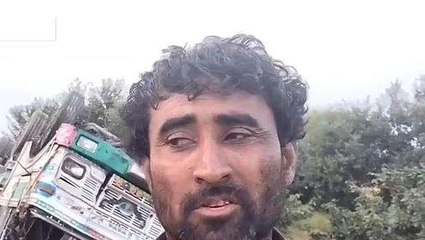 उन्नाव: सड़क हादसे में अनियंत्रित ट्रक पलटा, चालक परिचालक गंभीर