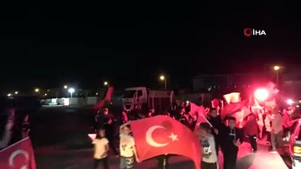 Depremzedelerden konteyner kentte kortej yürüyüşü
