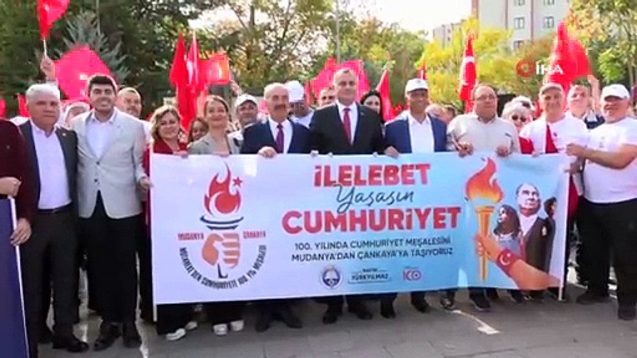 Mudanya Belediye Başkanı Hayri Türkyılmaz, Cumhuriyet Yürüyüşünü Anıtkabir'de Tamamladı