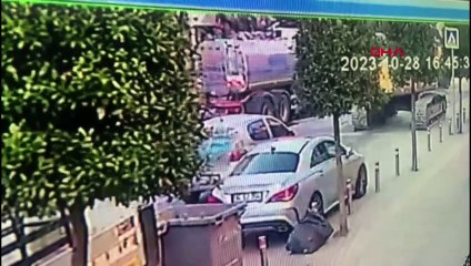 GÜNGÖREN'DE BİNANIN ÇÖKME ANI KAMERADA