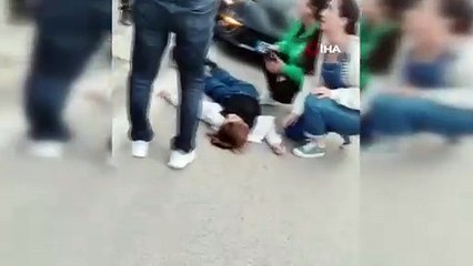 Otomobilin çarptığı genç kız asfaltta metrelerce sürüklendi