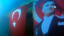 Cumhuriyetin 100'üncü yılı coşkusu! Dalgıçlar 9 Eylül vapuru batığında Türk bayrağı açtı