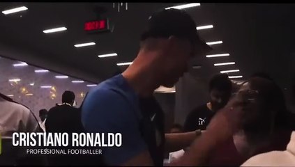 Cristiano Ronaldo parle en français à la maman de Ngannou avant son combat
