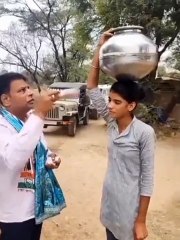 Rajasthan Election 2023 Dausa Om Prakash Hudla is distributing money to voters