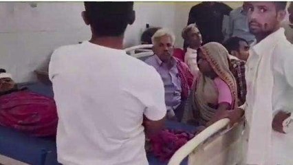 मथुरा: डिवाइडर से टकराया टेंपो पलटा, दर्जनों सवारियां घायल