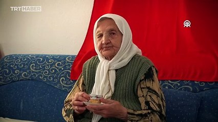 Cumhuriyet'le yaşıt Fahriye nine 10. yıl kutlamalarını dün gibi hatırlıyor