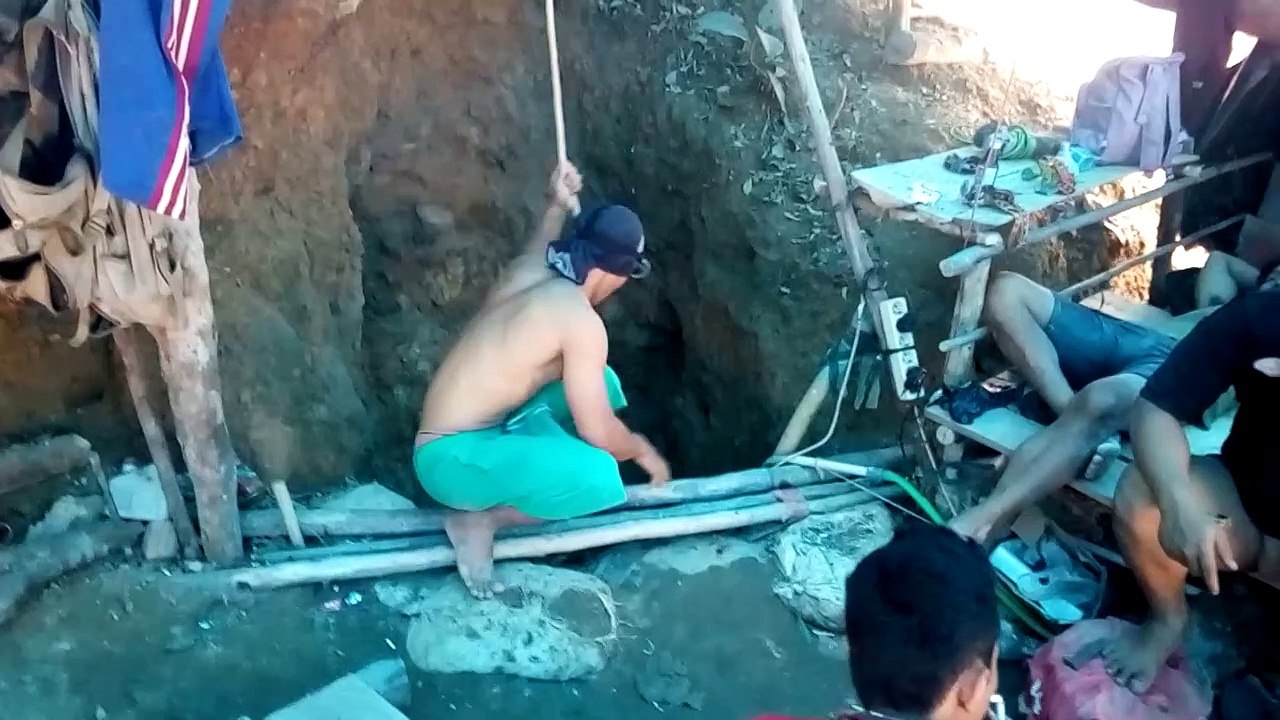 Papa pulang dari gunung