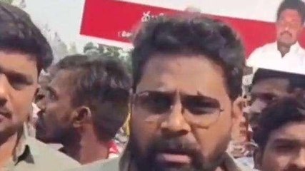 విశాఖ జిల్లా: కాస్త రోడ్లపై దృష్టి పెట్టండయ్యా... జనసేన నిరసన