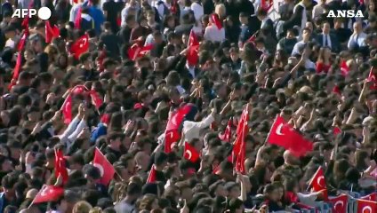 Turchia, Erdogan visita la tomba di Ataturk