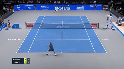 Vienne - Sinner élimine Rublev et rejoint Medvedev en finale