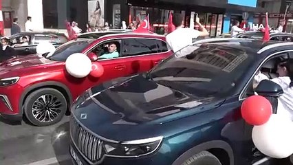 Bursa sokaklarında Togg ile Cumhuriyet turu