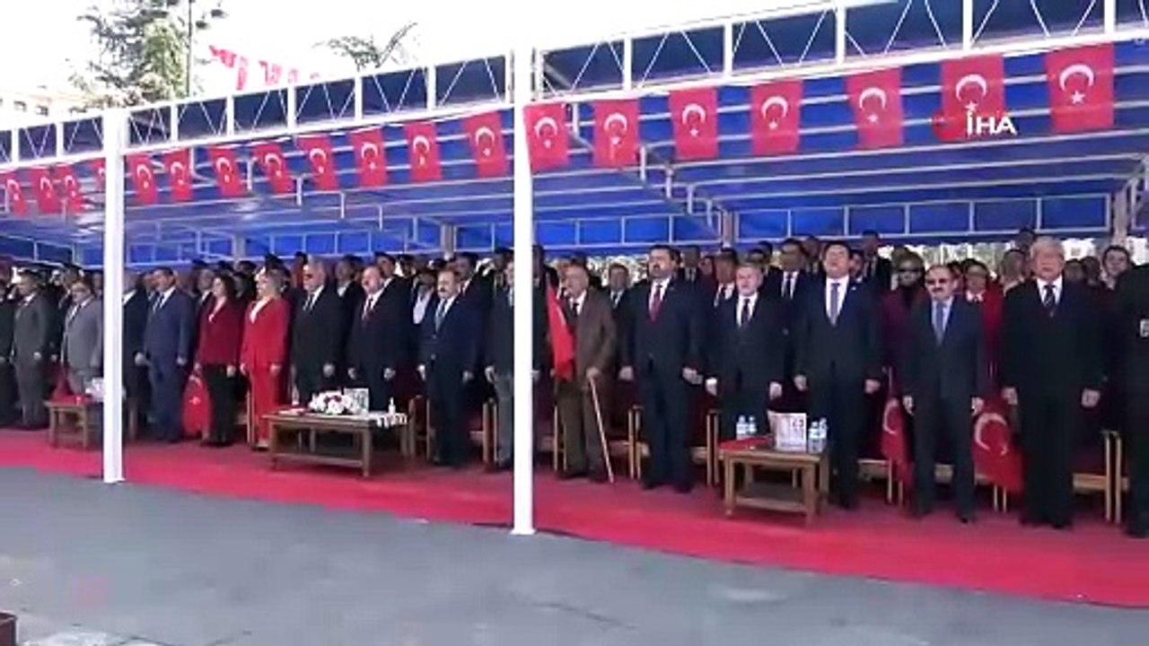 L’image qui a marqué les célébrations de la Fête de la République ! La danse Zeybek des commandos a enchanté le public