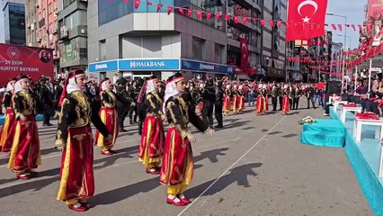 Les mineurs de Zonguldak ont ​​défilé lors des célébrations du 100e anniversaire de la République