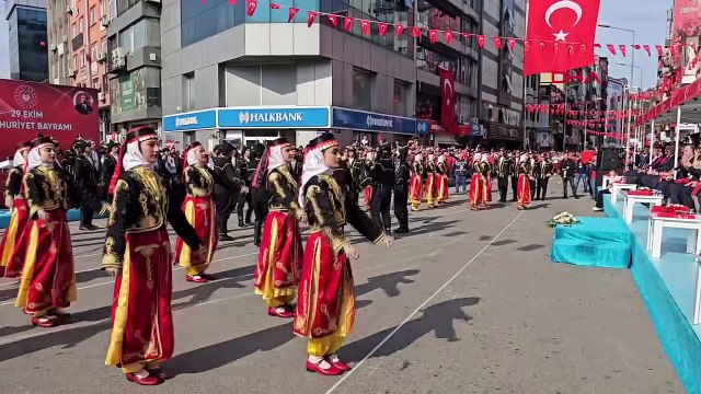 Les mineurs de Zonguldak ont ​​défilé lors des célébrations du 100e anniversaire de la République