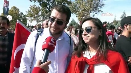 Le 100e anniversaire de la République est célébré avec enthousiasme.