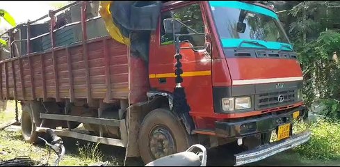 Скачать видео: video story- चोरी का कबाड़ बाहर भेजन की तैयारी में था करोबारी,भनक लगते ही पुलिस ने किया जब्त