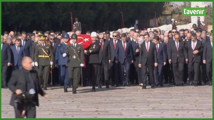 Erdogan se rend sur la tombe d'Ataturk à l'occasion du centenaire de la République turque