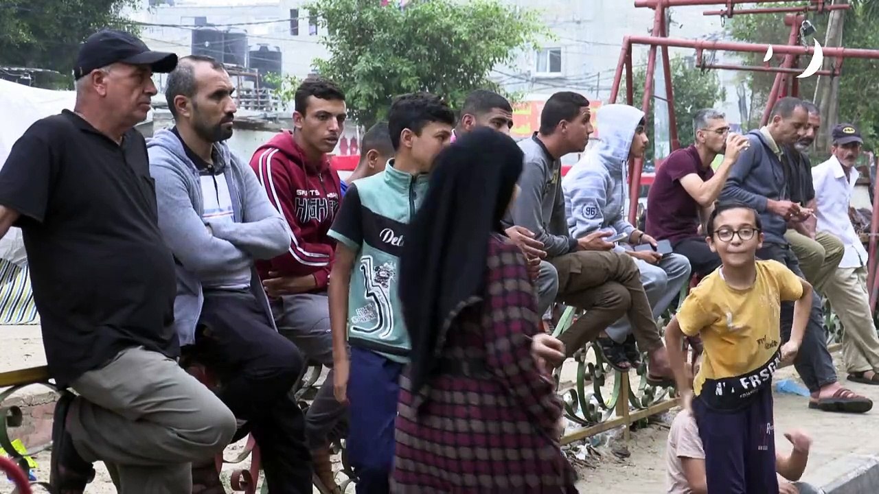 Schlange stehen für Brot im Gazastreifen