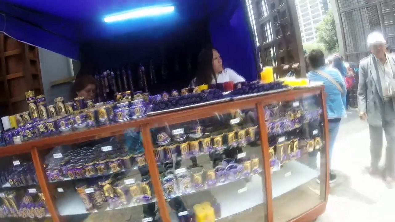 Iglesia Las Nazarenas ASI LUCE EN EL MES MORADO DEL SEÑOR DE LOS MILAGROS