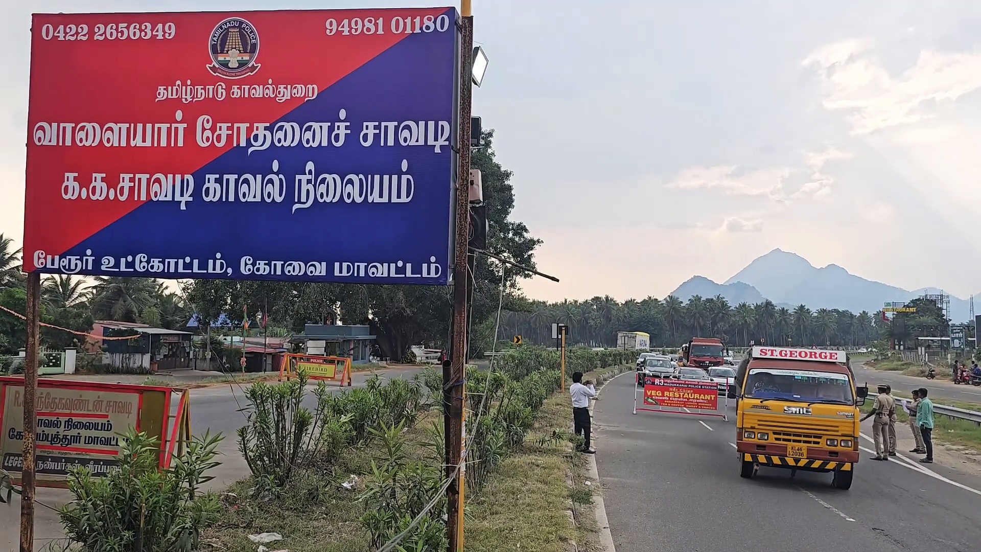 கேரளா குண்டு வெடிப்பு: தமிழக - கேரளா எல்லையில் மோப்ப நாய் உதவியுடன் வாகன சோதனை.!!