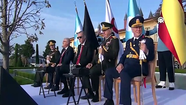 Donanma tarihinin en büyük geçit töreni başladı! SOLOTÜRK'ten özel gösteri