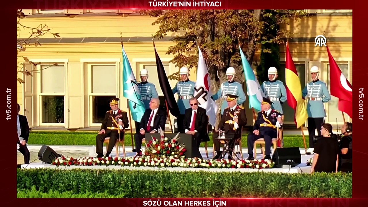 Cumhuriyet'in 100'üncü yılında tarihi geçit! Türk Donanması İstanbul Boğazı'nda