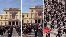İzmir Atatürk Lisesi öğrencilerinden Cumhuriyet'in 100. yılına özel vals gösterisi beğeni topladı