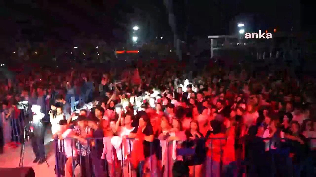 Atakum Belediyesi, Pinhani ile Cumhuriyet Konseri düzenledi