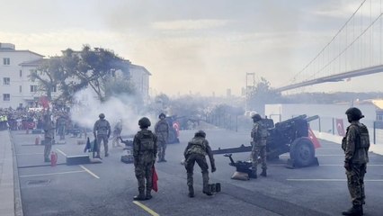Cumhuriyet'in 100. yılına özel Türk Silahlı Kuvvetleri 101 pare top atışı gerçekleştirdi