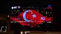 Katar'da binalar Türk bayrağı renkleriyle aydınlatıldı