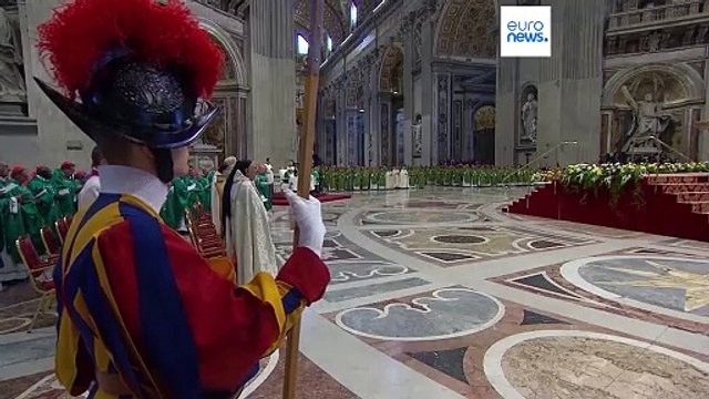 Папа хочет вовлечь женщин в управление церковью