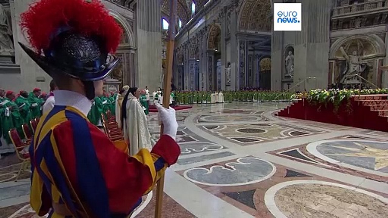 Папа хочет вовлечь женщин в управление церковью